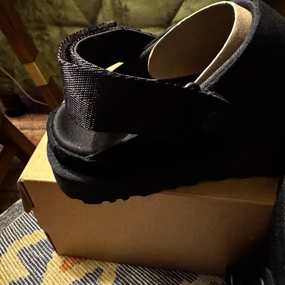 UGG Women's Goldenstar Clog - Picture 5 of 7